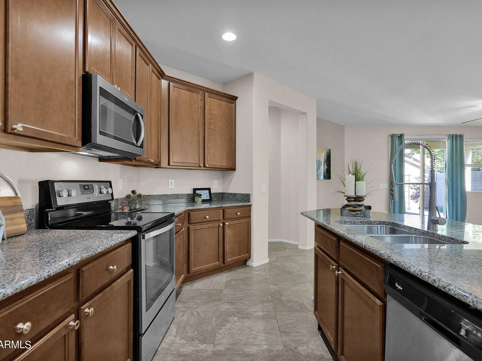 3 bed, 2.0 bath, 1843 sqft, $2,495 — Photo 2