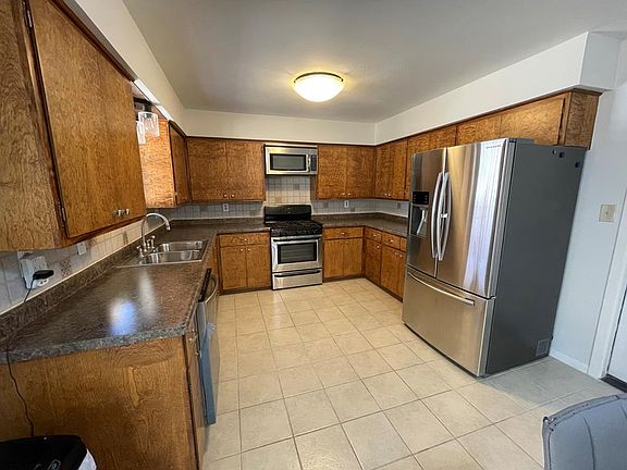 5th image of 310 Broadmoor Dr