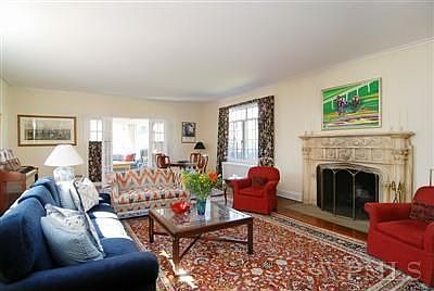 3rd image of 16 Woods Ln