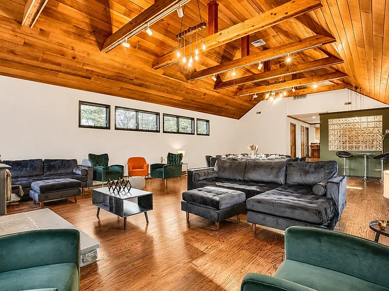Building's Lounge