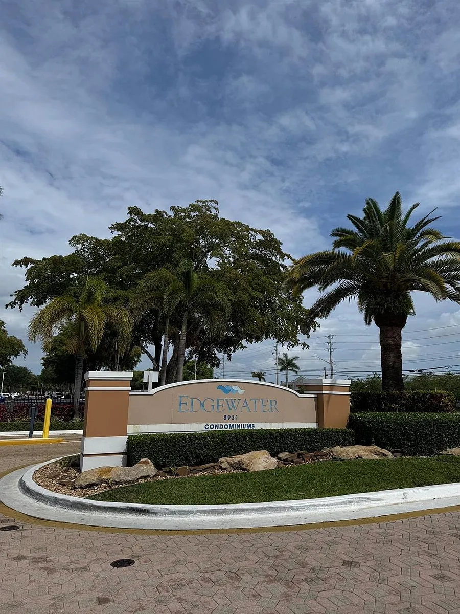 Building Photo - 8955 Wiles Rd #206