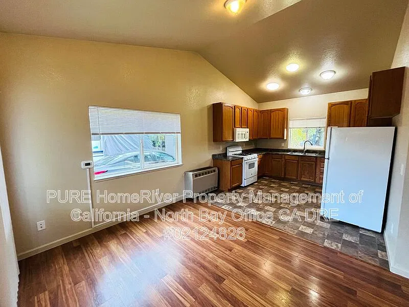 3 bed, 2.0 bath, 1200 sqft, $2,000 — Photo 3