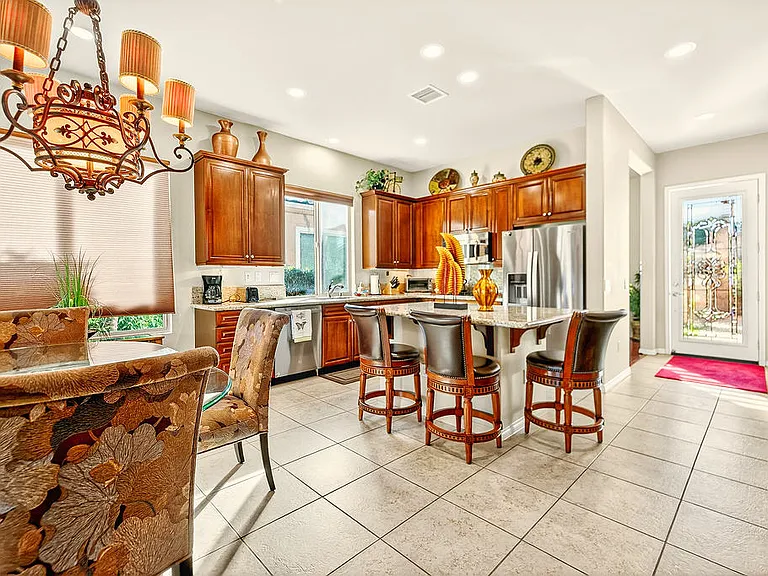 81656 Avenida De Baile — Photo 5