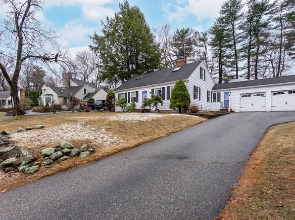 19 Homestead Rd, Lynnfield, MA 01940
