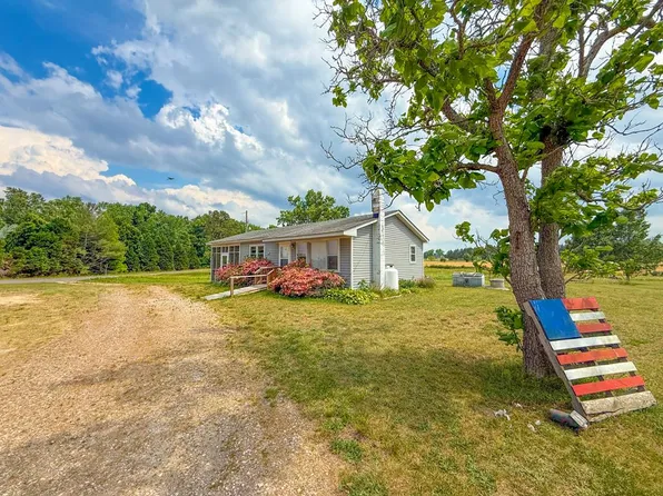 4297 Green Hill Rd, Blackstone, VA 23824