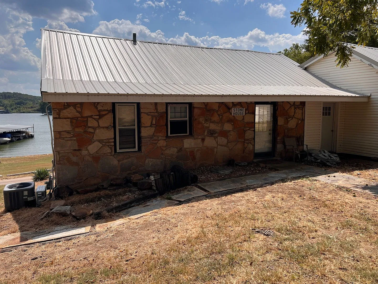 3 bed, 1.5 bath, 1300 sqft, $1,200 — Photo 1
