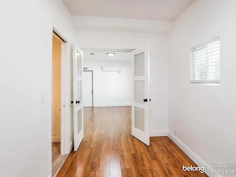 5631 Polk St — Photo 8