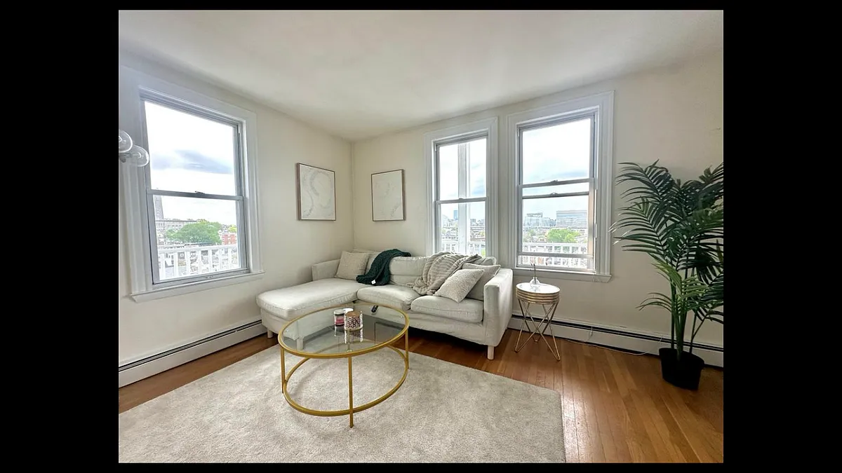 Building Photo - 276 Bunker Hill St #3