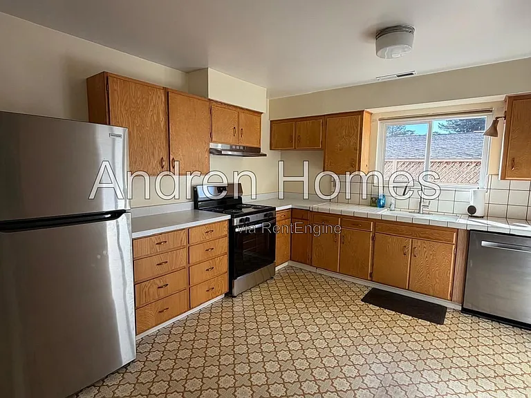 501 Spruce St — Photo 11