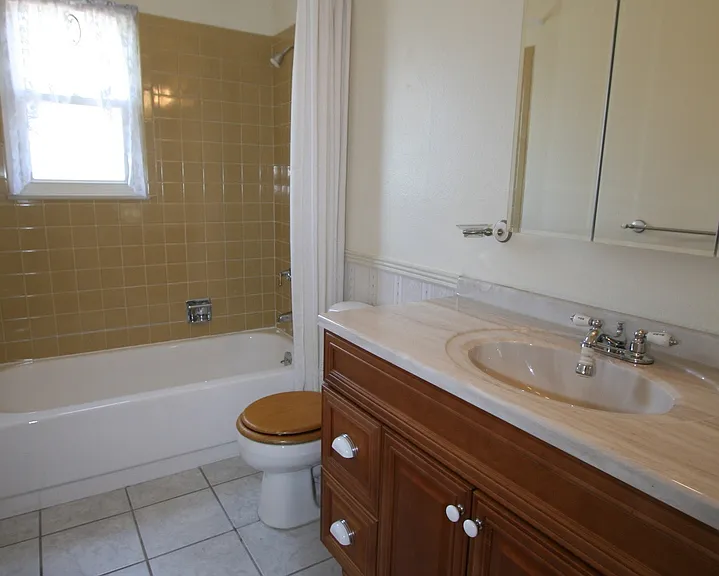 1092 Stanton St — Photo 10