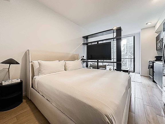 5th image of 335 Biscayne Blvd #Id1232292p