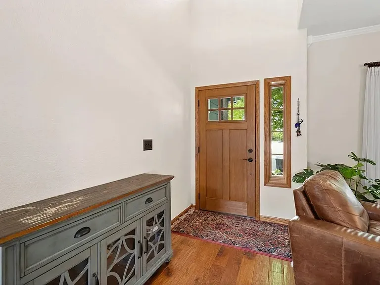 4601 Twin Peaks Dr — Photo 2
