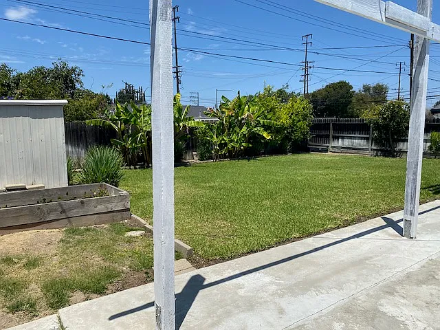880 N Waverly St — Photo 17