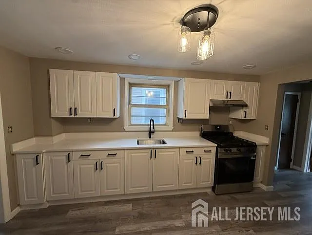 3 bed, 1.0 bath, 1924 sqft, $2,800 — Photo 1