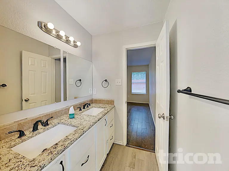 4000 Sapphire Ln — Photo 11