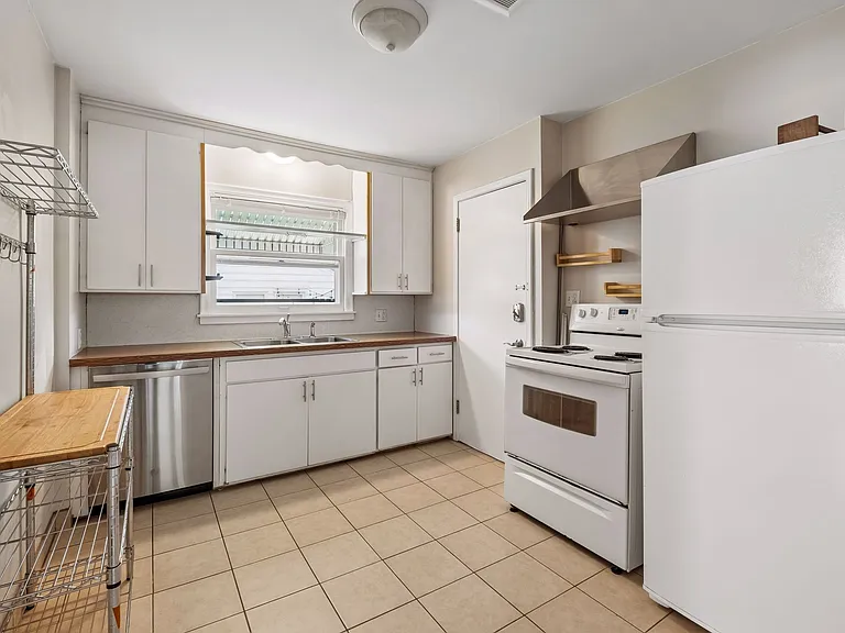 1660 Ford Pkwy — Photo 10