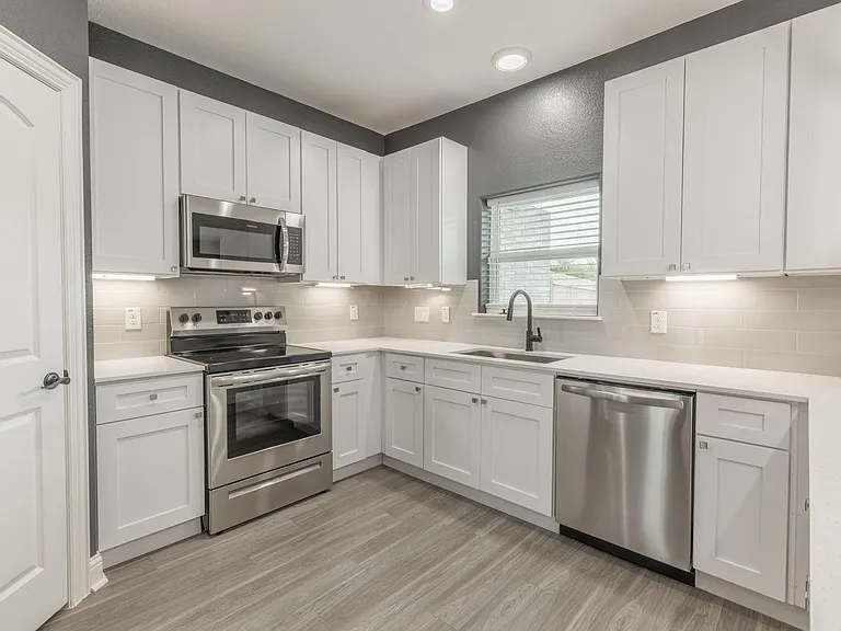 1003 Debby Ct — Photo 9