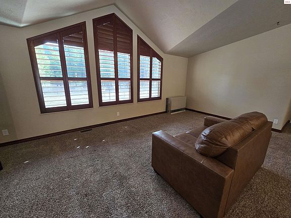 2nd image of 5731 Lake Creek Rd