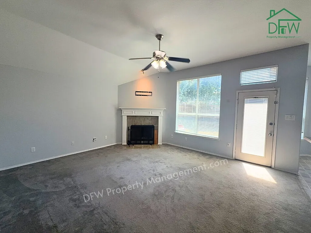 3 bed, 2.0 bath, 1763 sqft, $2,295 — Photo 2