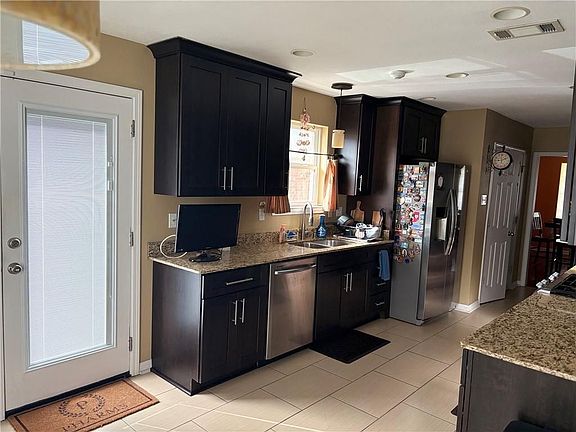 3rd image of 3911 Mimosa Dr