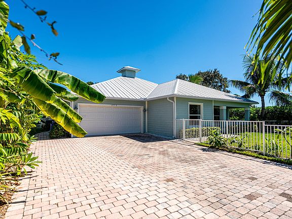 3rd image of 3773 NE Barbara Drive