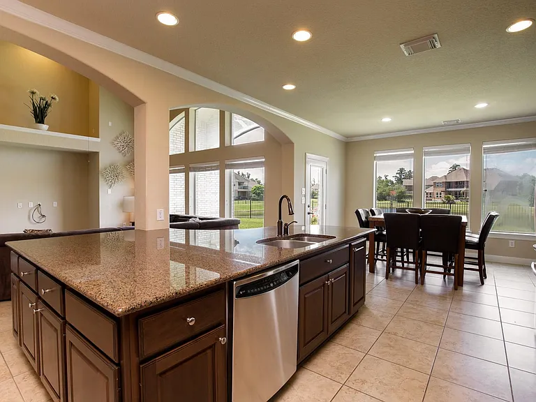 162 W Hullwood Ct — Photo 18