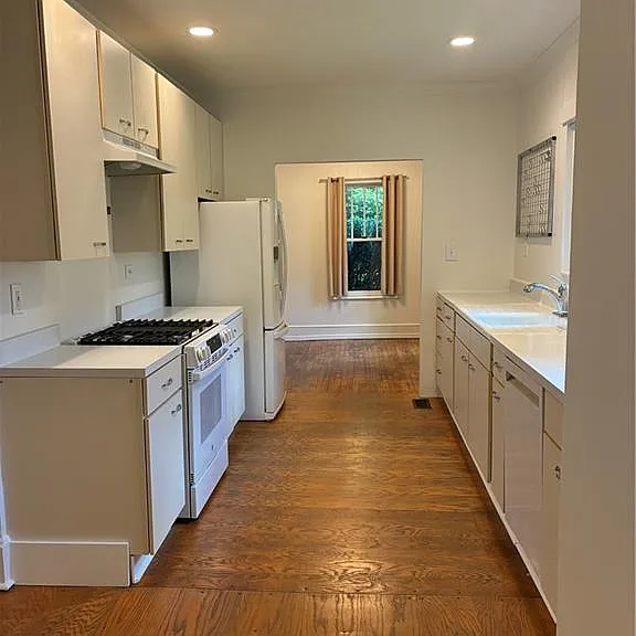 1088 Sanders Ave SE — Photo 11