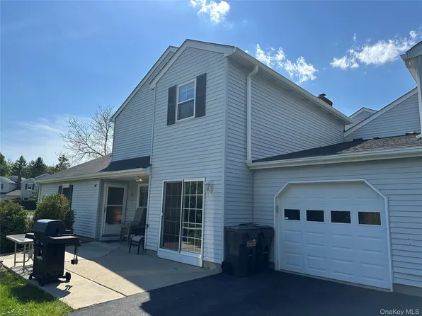202 Homestead Village Dr, Warwick, NY 10990