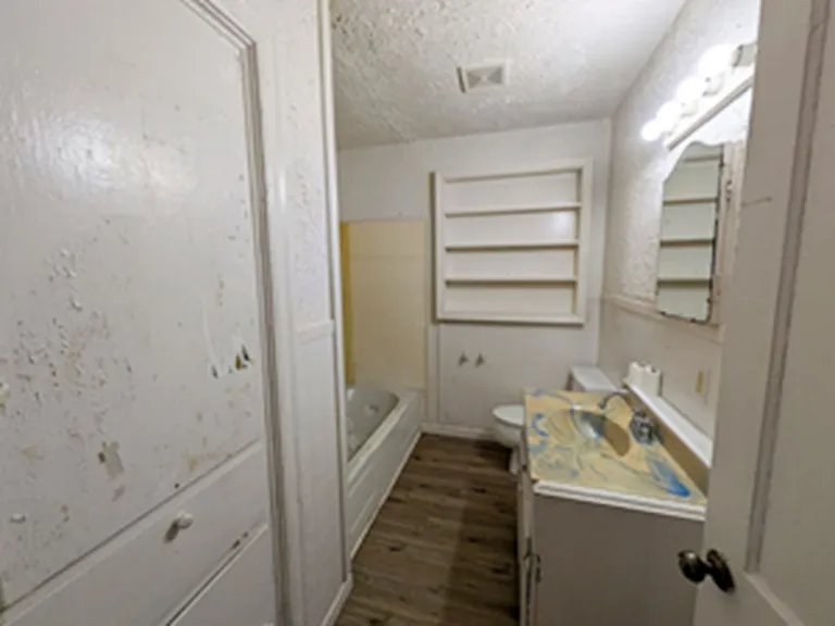1810 Roberts St — Photo 17