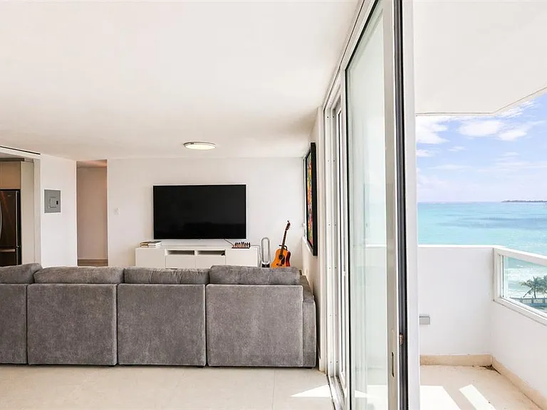 Waldorf Tower Ave. Isla Verde #804 — Photo 5