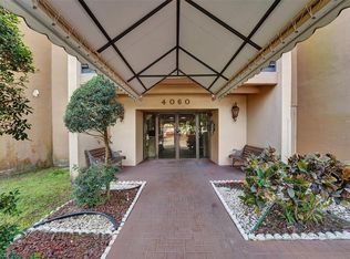 4060 N Hills Dr #32, Hollywood, FL 33021