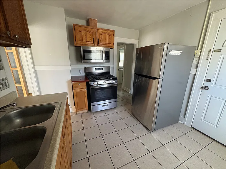260 Ackley Ave — Photo 9