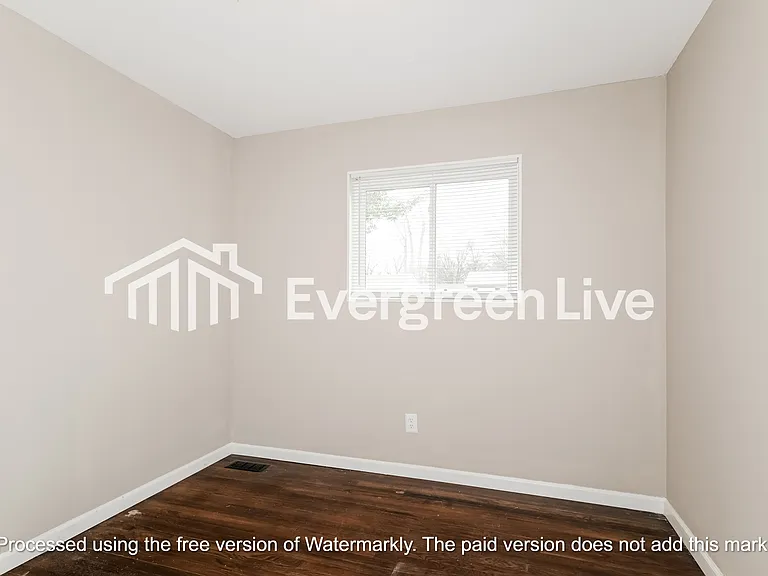 1070 Ozment Dr — Photo 8