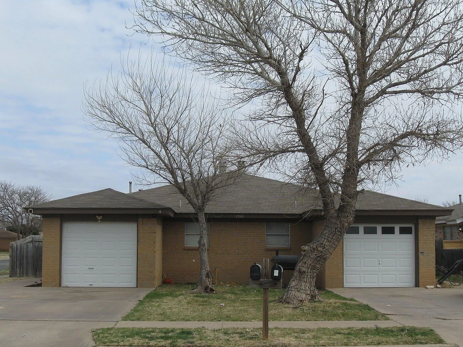 2 bed, 1.5 bath, 1146 sqft, $950 — Photo 1