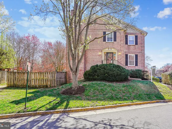 8211 La Faye Ct, Alexandria, VA 22306
