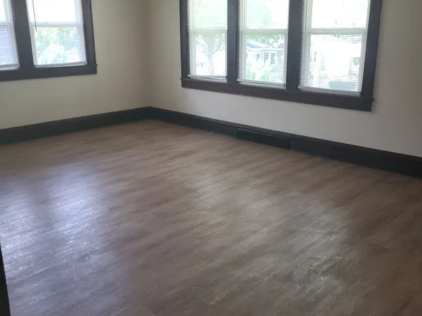 933 Division St #935, Green Bay, WI 54303