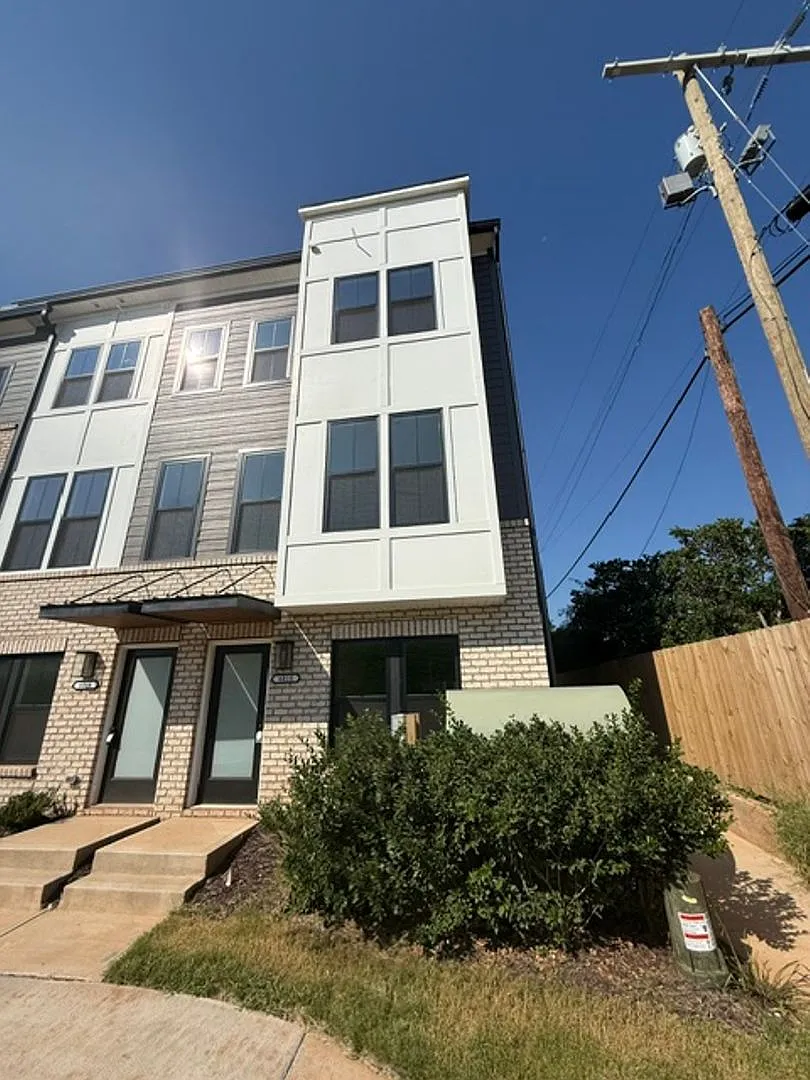 2 BR/2.5BA | Modern End Unit Townhome| 2-Car Garage + rooftop terrace | — Photo 2
