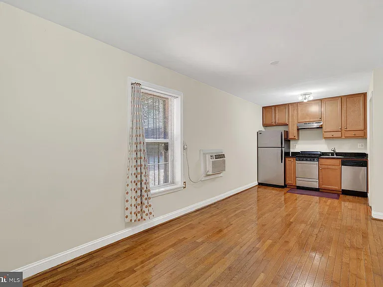 1820 Swann St NW #4 — Photo 7