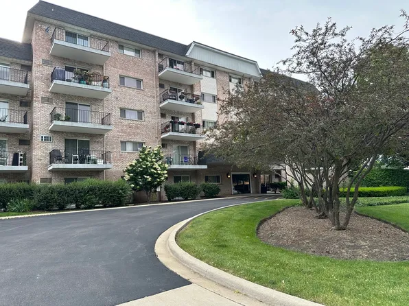 1000 S Lorraine Rd APT 111, Wheaton, IL 60189