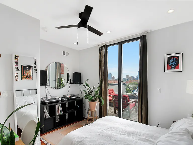 315 Franklin Ave #4F — Photo 10