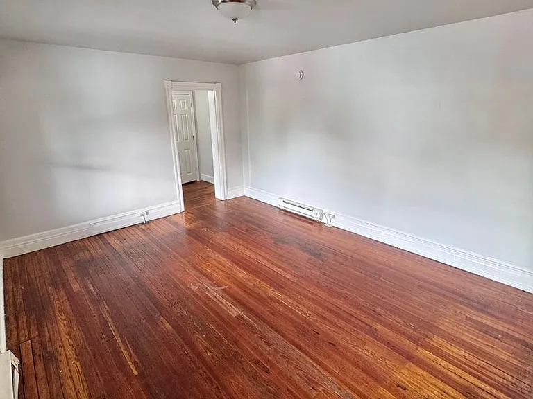 917 W Liberty St — Photo 4
