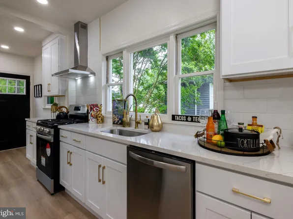 118 E Haddon Ave, Oaklyn, NJ 08107