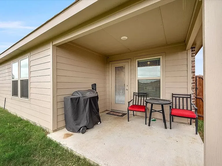 805 Fueller Dr — Photo 4