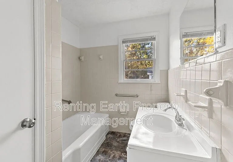 2321 4th St NE — Photo 14