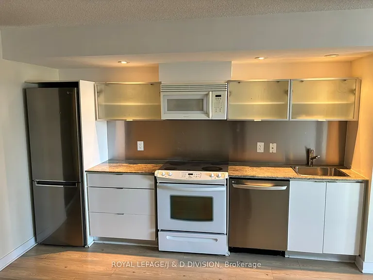 4K Spadina Ave #617 — Photo 3