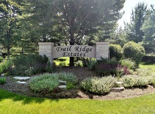 17 Ridge Ct, South Elgin, IL 60177