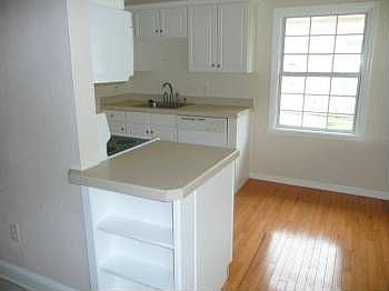 3rd image of 315 Connecticut Ave