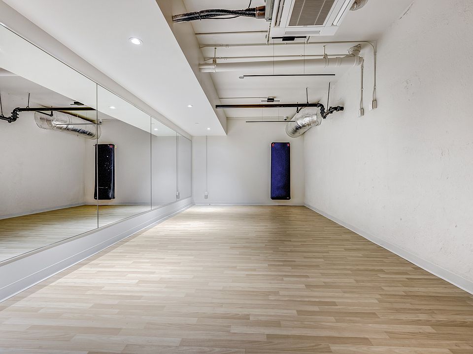 Unveil the stylish fitness studio at Luckey Platt, meticulously designed for your active lifestyle. With ample natural light and modern finishes, this space is perfect for workouts and relaxation. Schedule your tour today and enhance your wellness journey