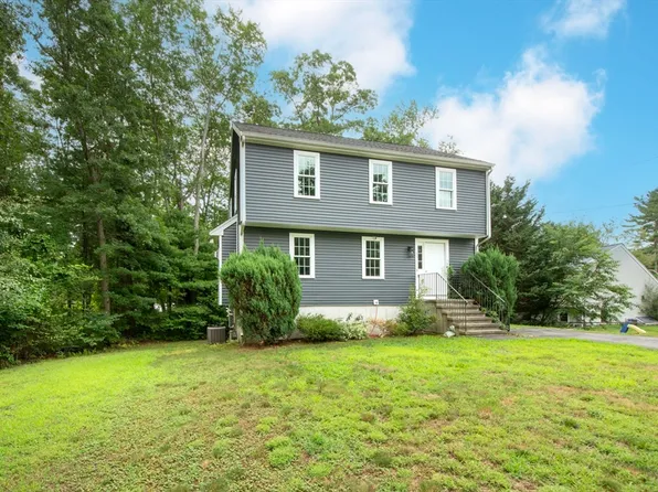 95 Union Park St, Hanson, MA 02341