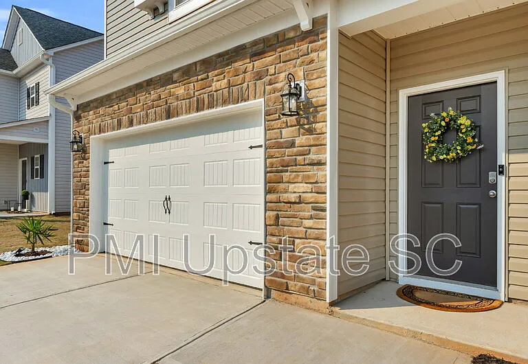 1110 Silverbend Trl — Photo 2